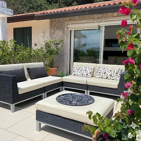 202 Luxury Terrace View Apartman