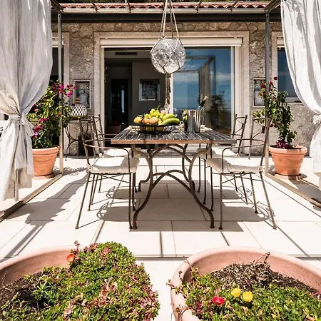 202 Luxury Terrace View Apartmán *